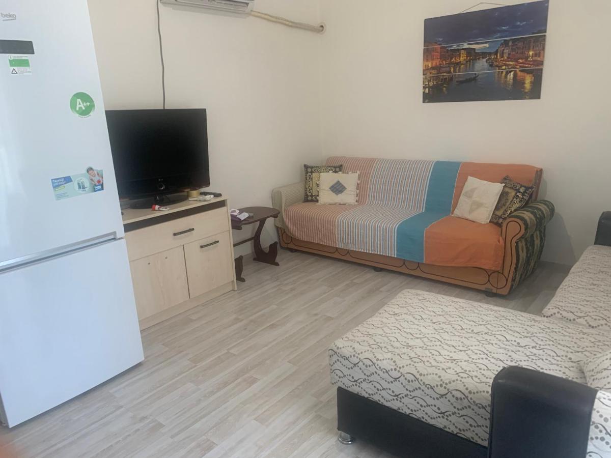 A House Where Whit Pleasure In The Center Of The Daire